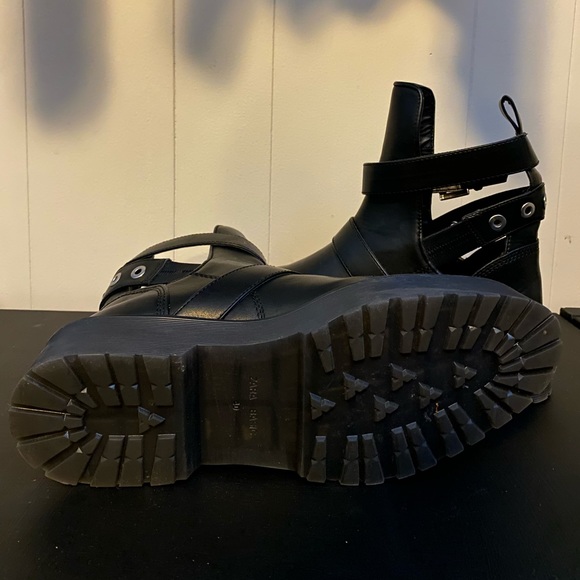 Grunge faux leather Zara black faux leather ankle boots with buckles - Picture 3 of 4